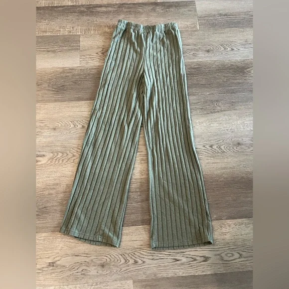 Olive Ribbed Knit Set - Picture 4 of 6